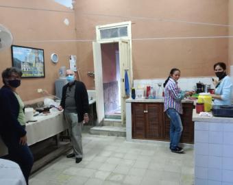 Volunteers making breakfast
